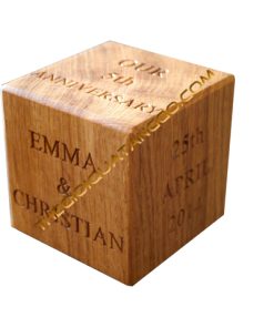 Chặn Giấy Gỗ Hình Vuông Khắc Laser