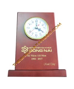Đồng Hồ Gỗ Để Bàn Bệnh Viện Đồng Nai
