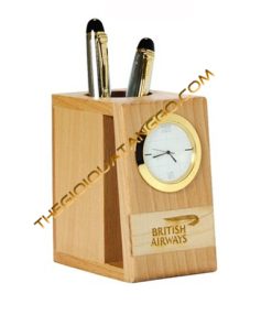 Đồng Hồ Gỗ Để Bàn Có Lọ Cắm Bút Khắc Laser