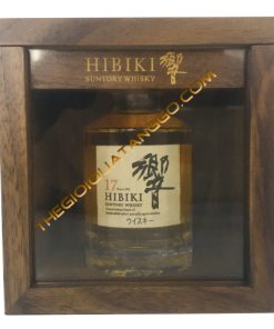 Hộp rượu gỗ HIBIKI 17 được làm từ gỗ Walnut cao cấp